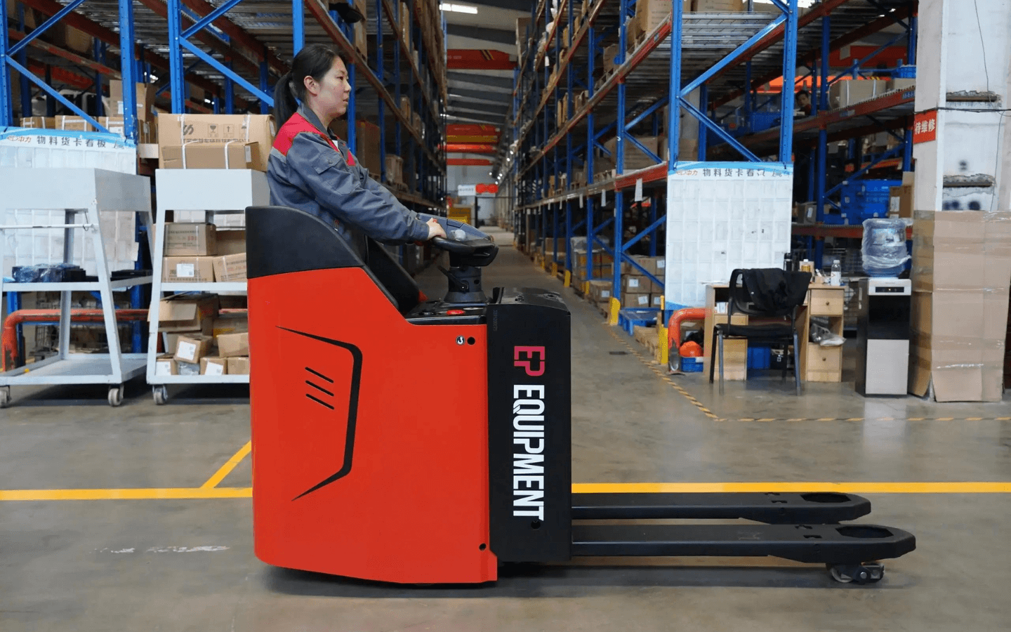 Transpaleta eléctrica de carga pesada con asiento_1440x900_11