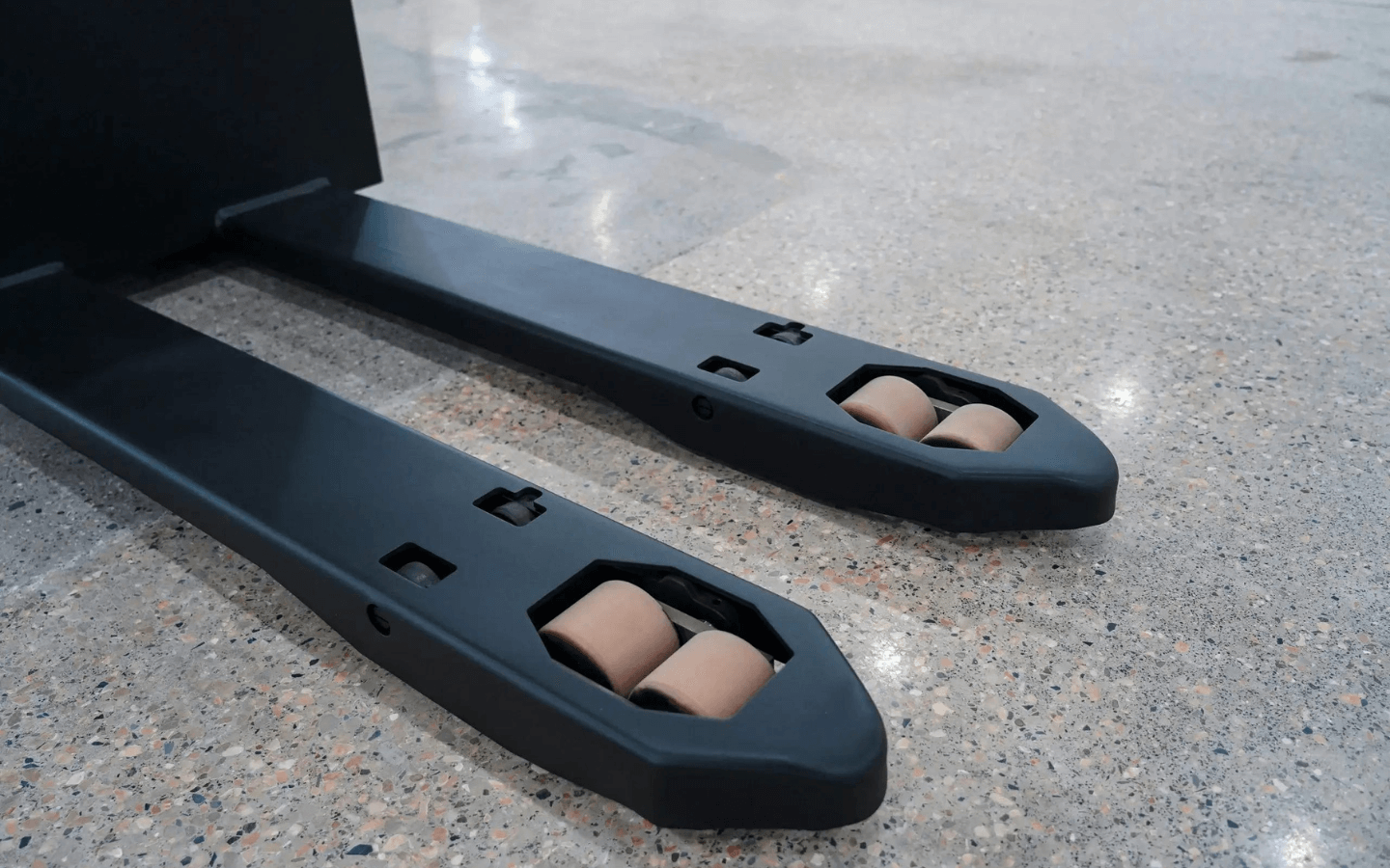 Transpaleta eléctrica de carga pesada con asiento_1440x900_12