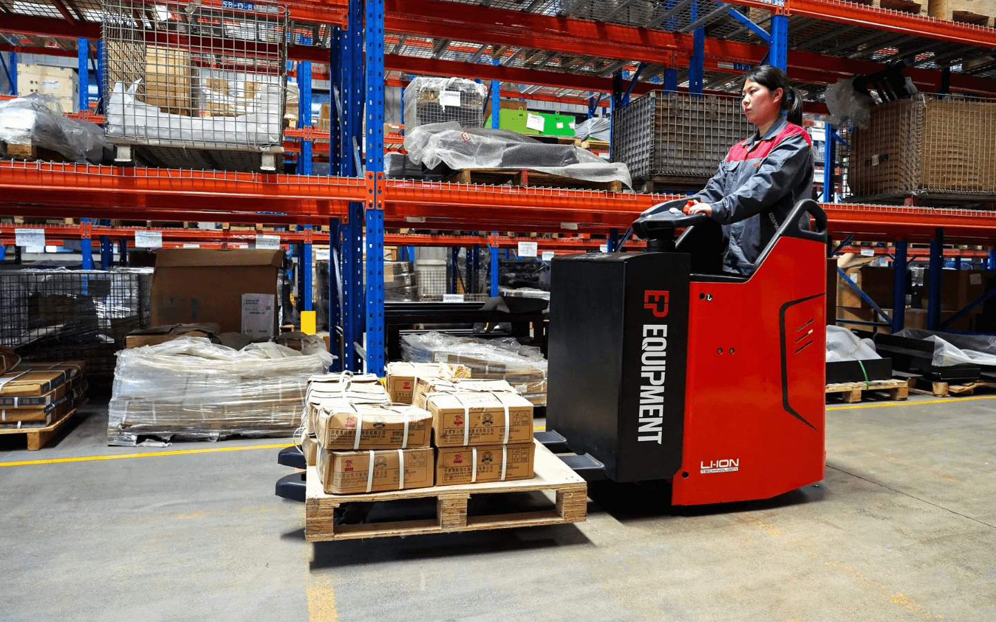 Transpaleta eléctrica de carga pesada con asiento_1440x900_13