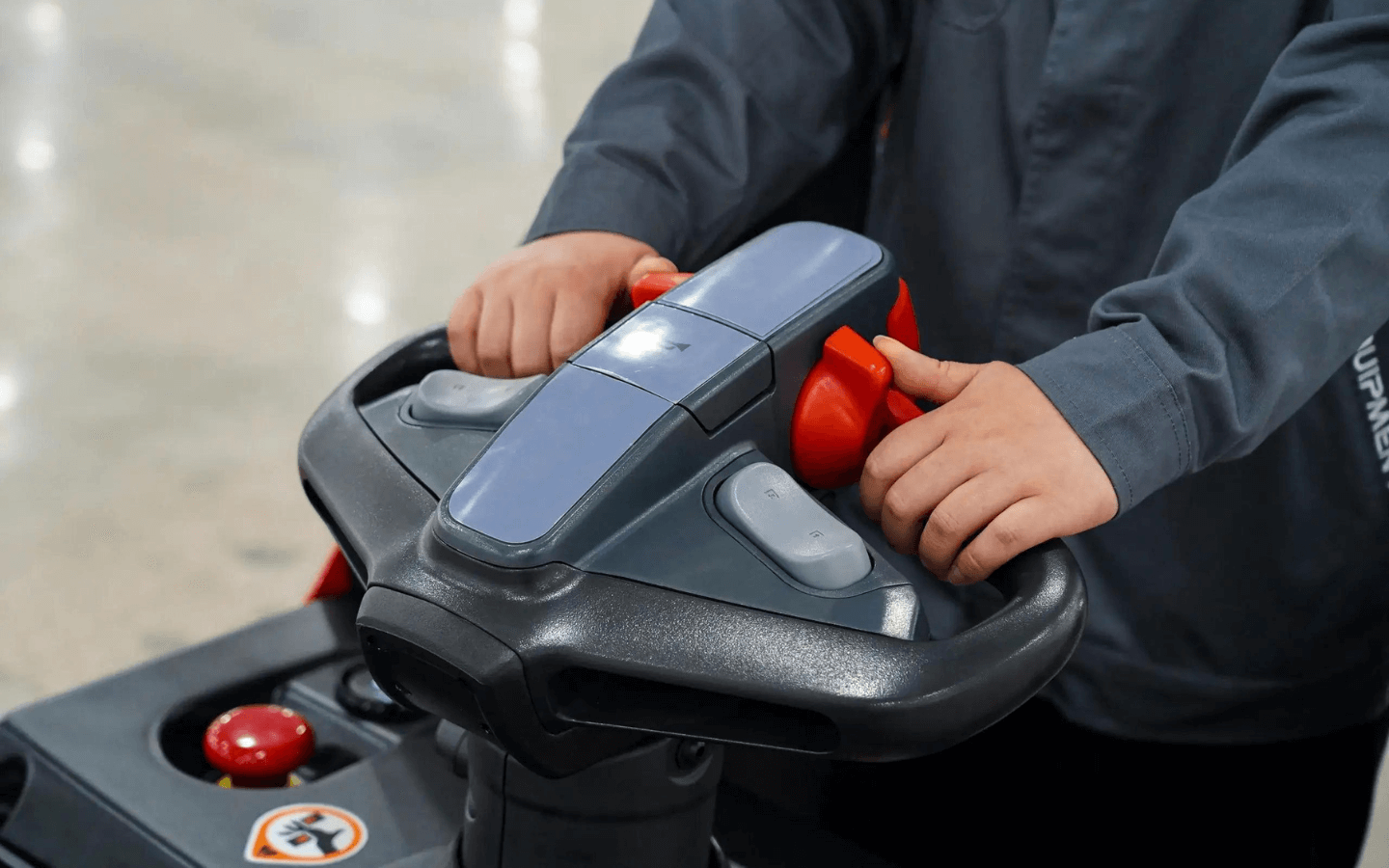 Transpaleta eléctrica de carga pesada con asiento_1440x900_6