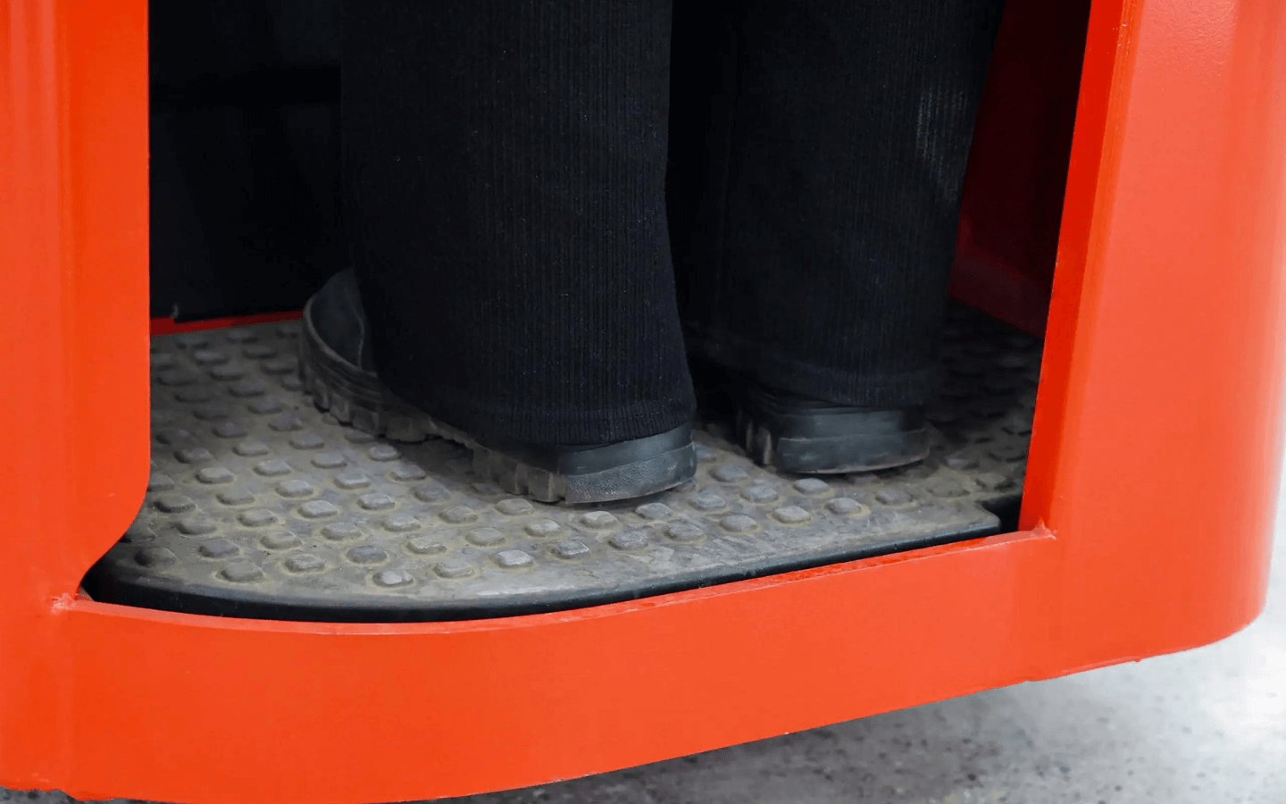 Transpaleta eléctrica de carga pesada con asiento_1440x900_7